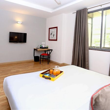 Hotel Oyo Townhouse 012 Kaushambi Metro Ghaziabad Esterno foto