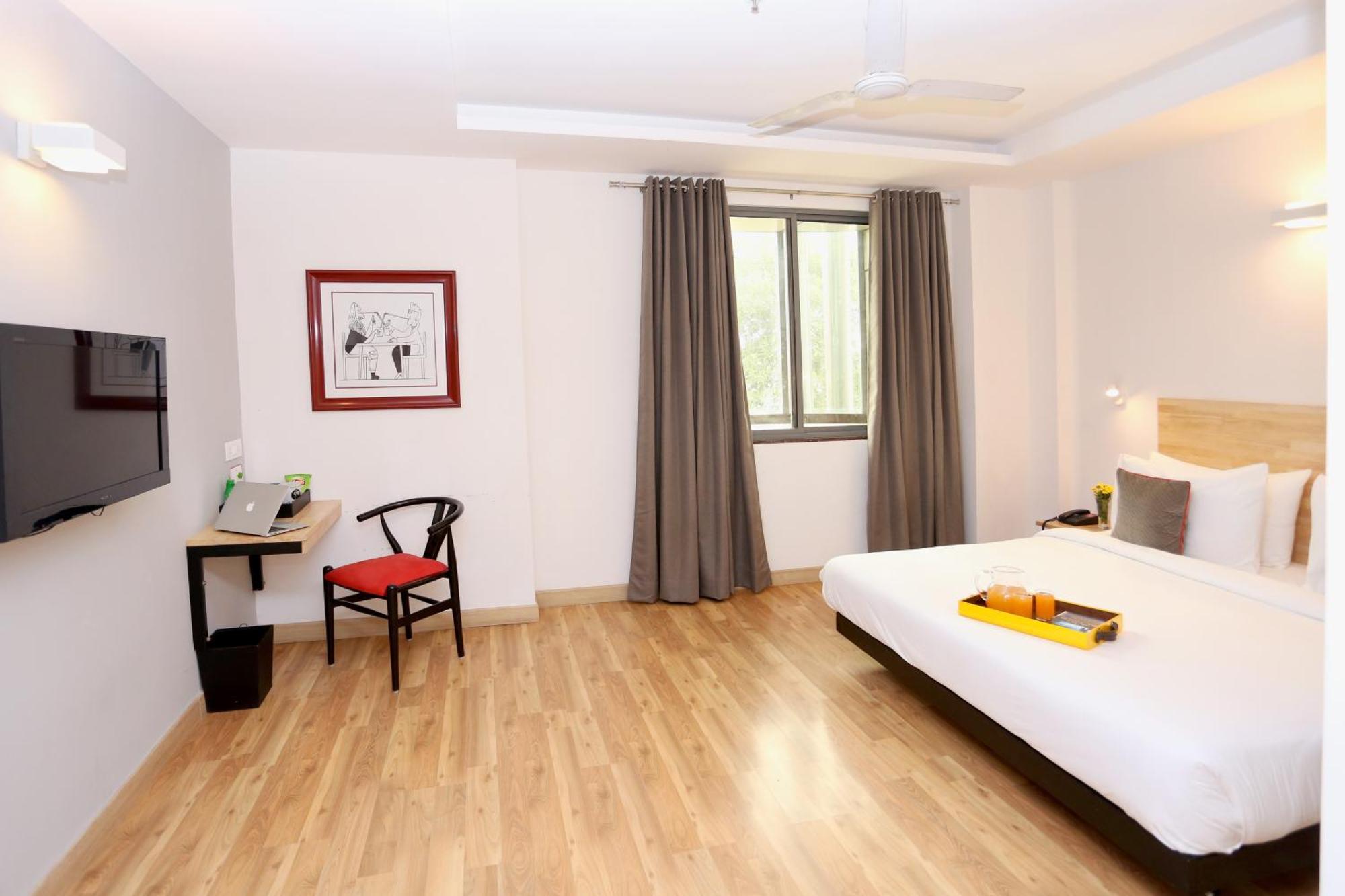 Hotel Oyo Townhouse 012 Kaushambi Metro Ghaziabad Esterno foto