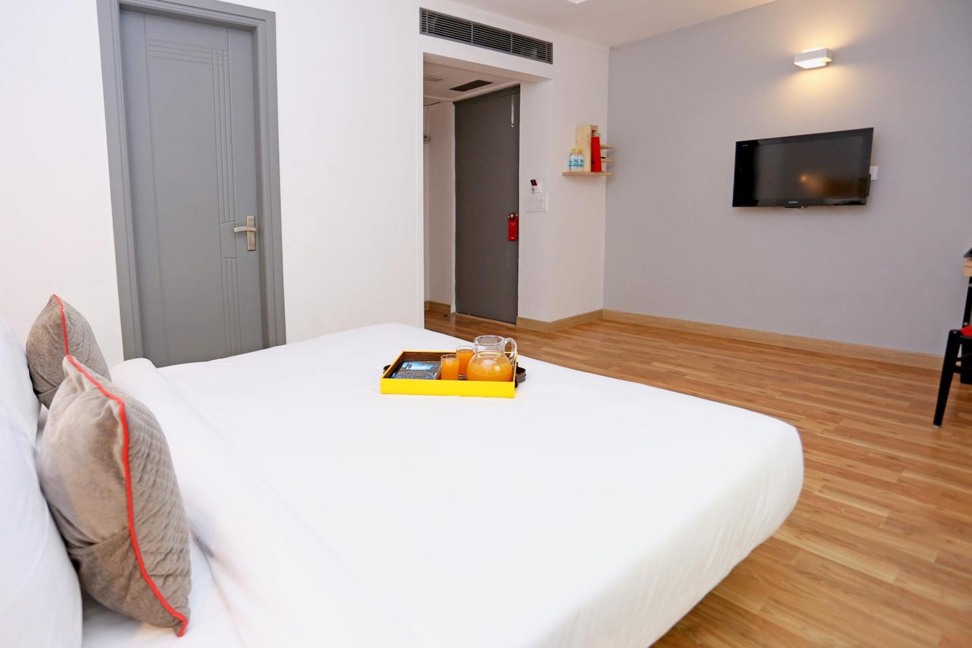 Hotel Oyo Townhouse 012 Kaushambi Metro Ghaziabad Esterno foto