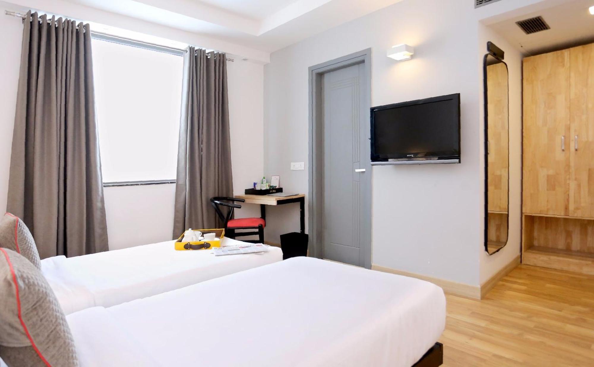 Hotel Oyo Townhouse 012 Kaushambi Metro Ghaziabad Esterno foto