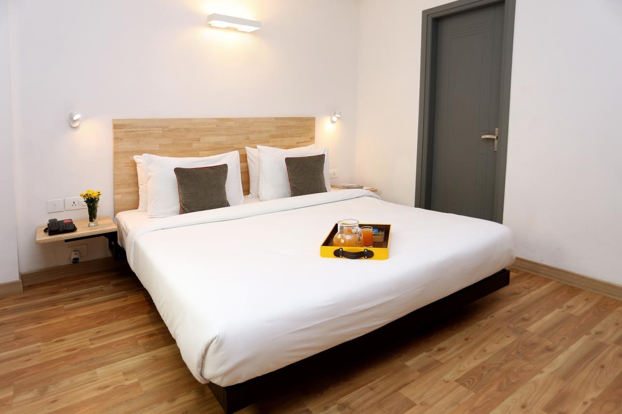 Hotel Oyo Townhouse 012 Kaushambi Metro Ghaziabad Esterno foto